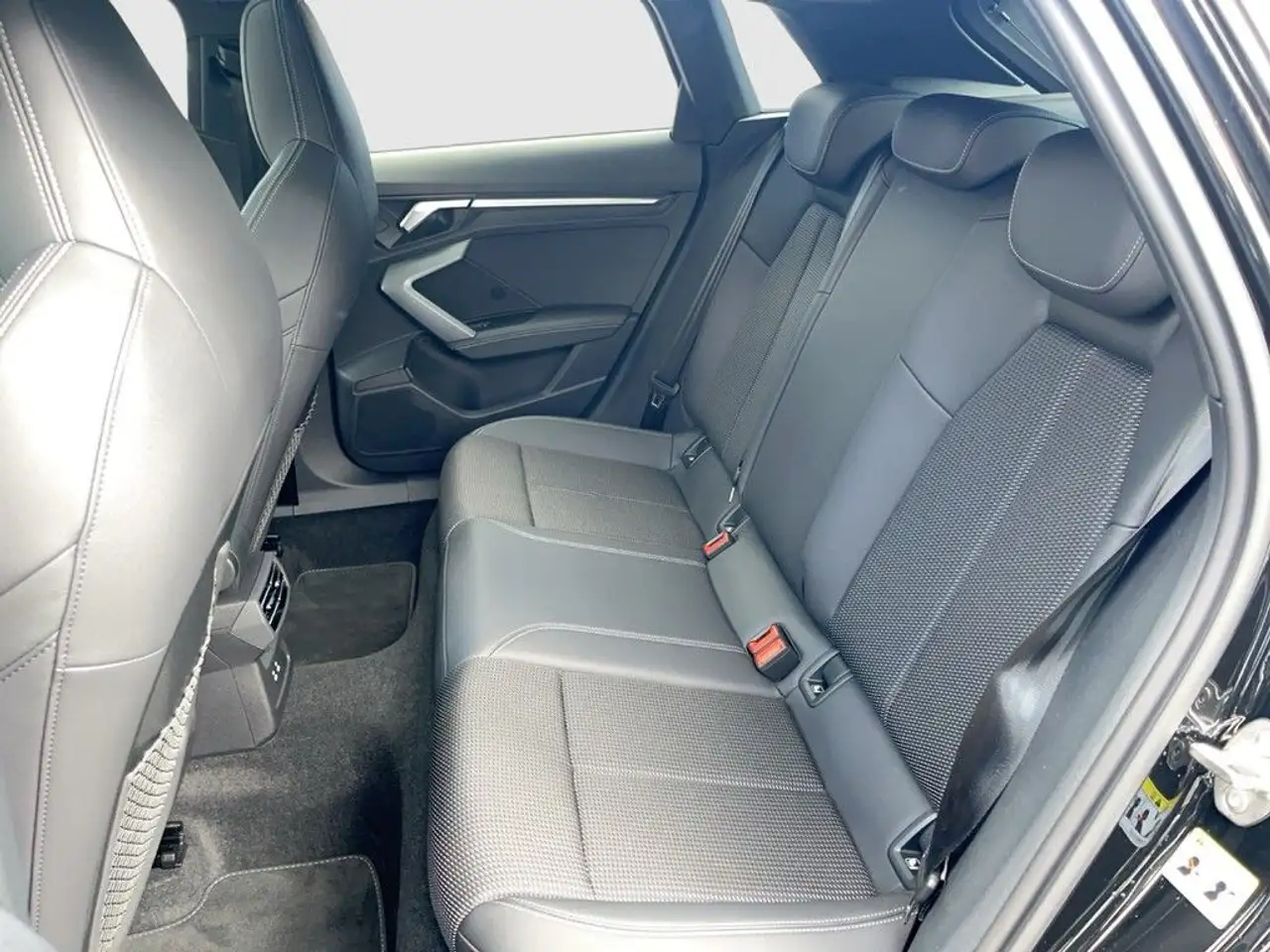 Audi A3 35 TFSI S line Businesspaket*Matrix 16