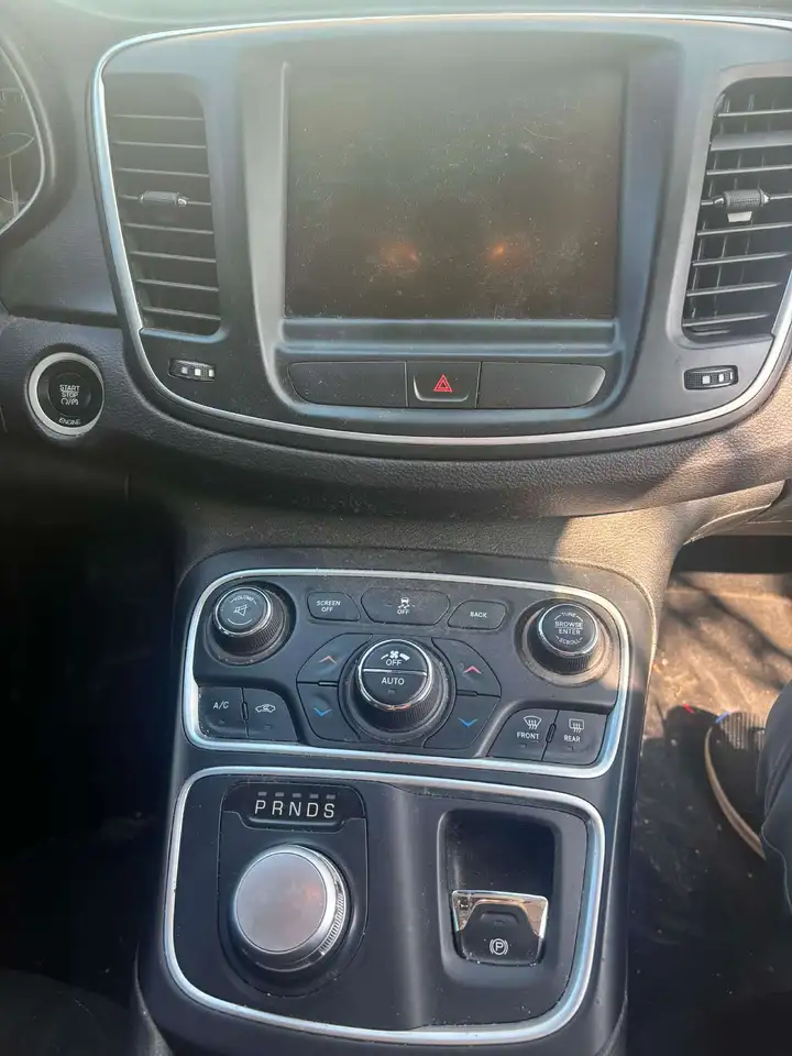 Chrysler 200 снимка Chrysler 200