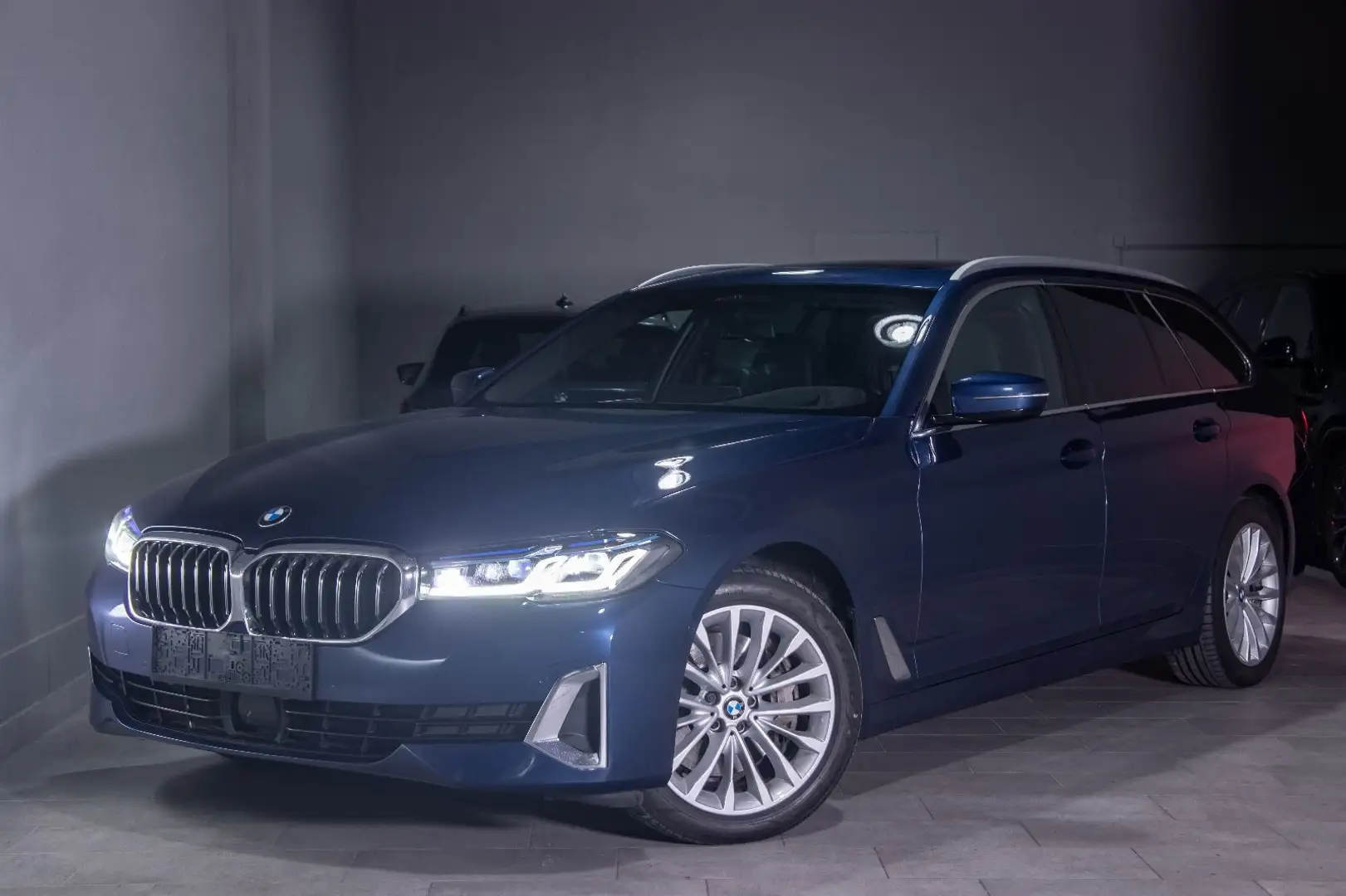 BMW 530 d Touring xDrive Luxury Line HUD/Pano/adaptiv Blau - 1