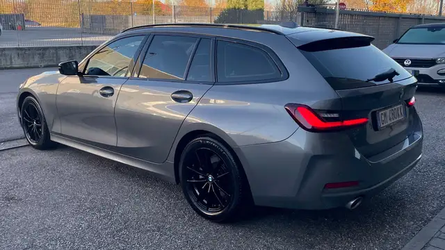 BMW 3 Series view 6