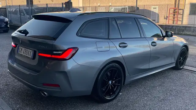 BMW 3 Series view 8