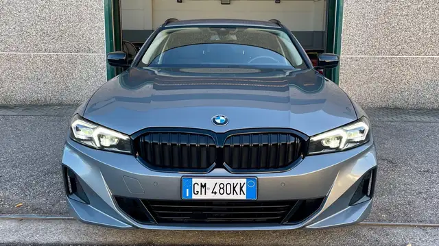 BMW 3 Series view 2