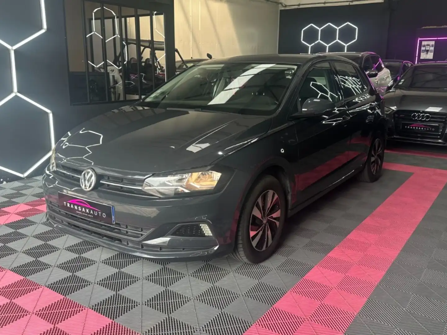 Volkswagen Polo VI 75 ch 1.0 BVM5 Confortline ~ Régulateur de vite Gris - 2