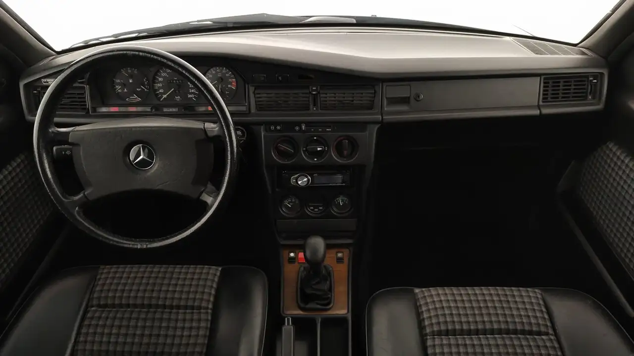 Mercedes-Benz E190 2.3 16V, foto 12