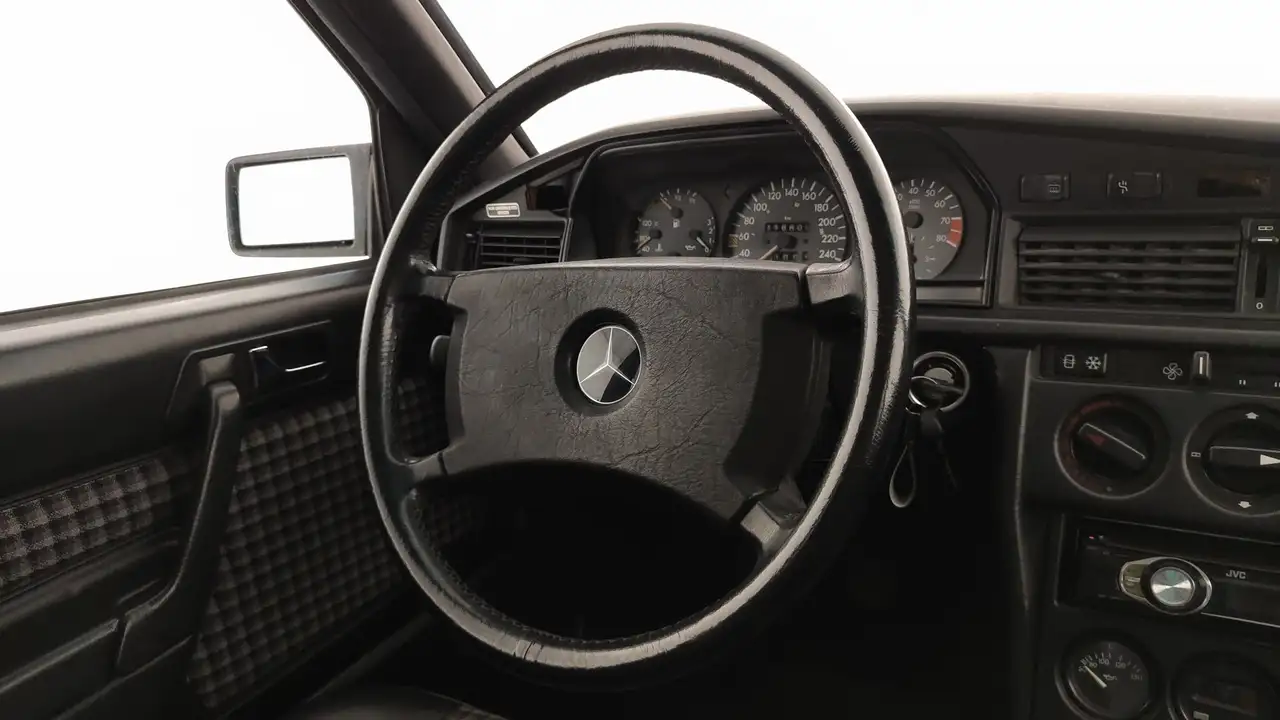 Mercedes-Benz E190 2.3 16V, foto 7