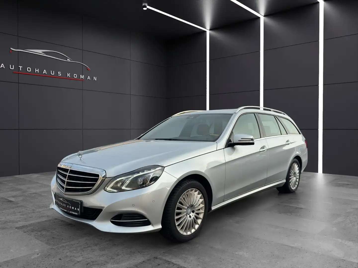 Mercedes-Benz E 250 E250 T 4Matic*S-HEFT*AUTOM.*PDC*NAVI*S-DACH*AHK Silber - 1