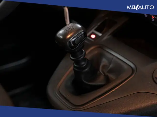 Peugeot Rifter view 12