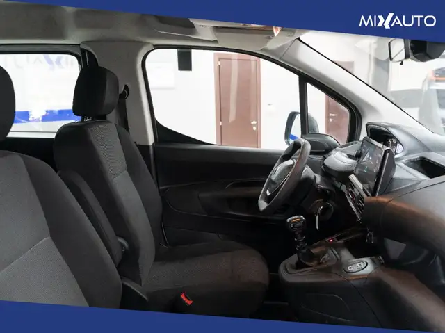 Peugeot Rifter view 13