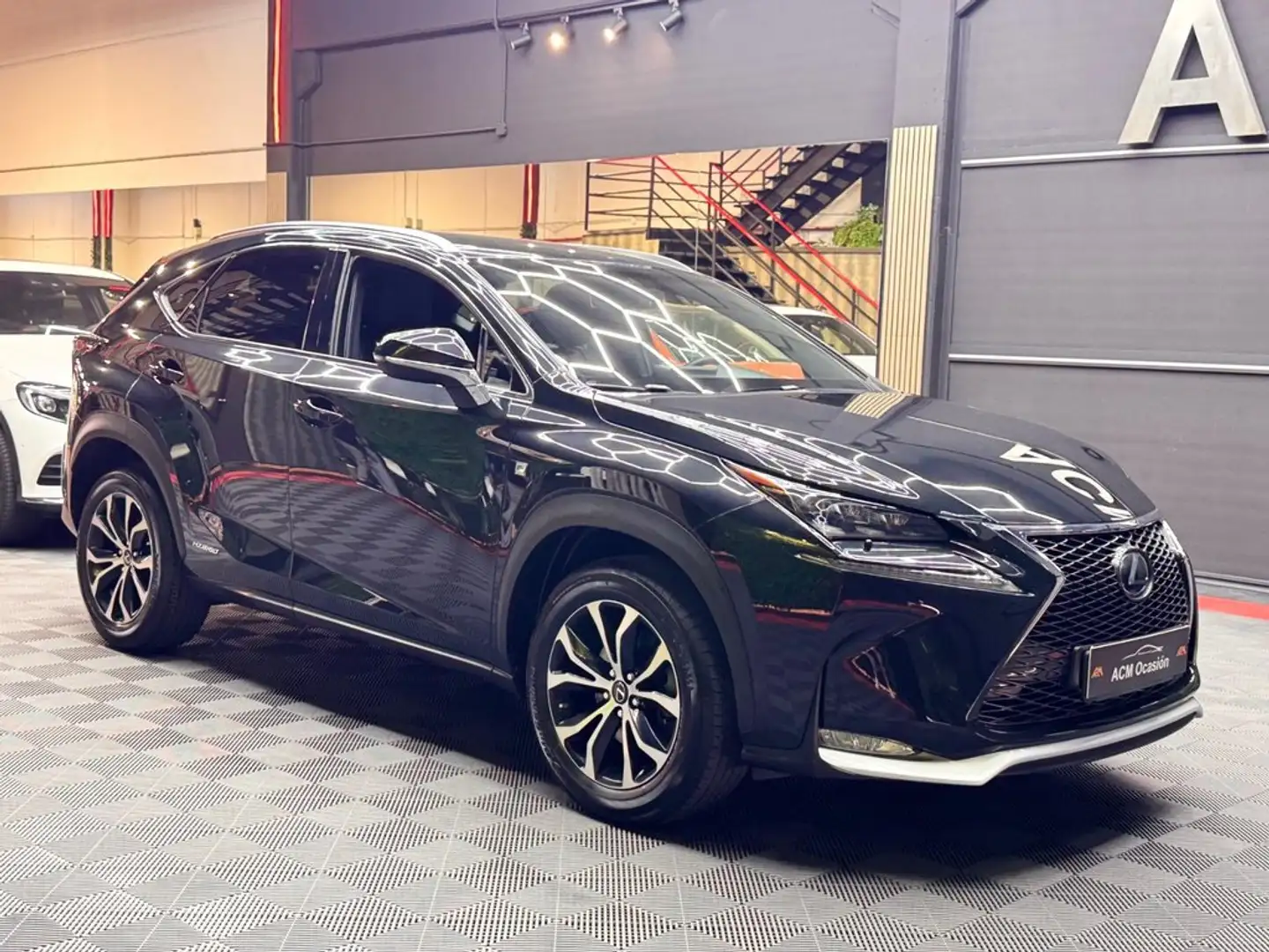 Lexus NX 300h 2.5 F Sport 4WD + Navibox Noir - 2