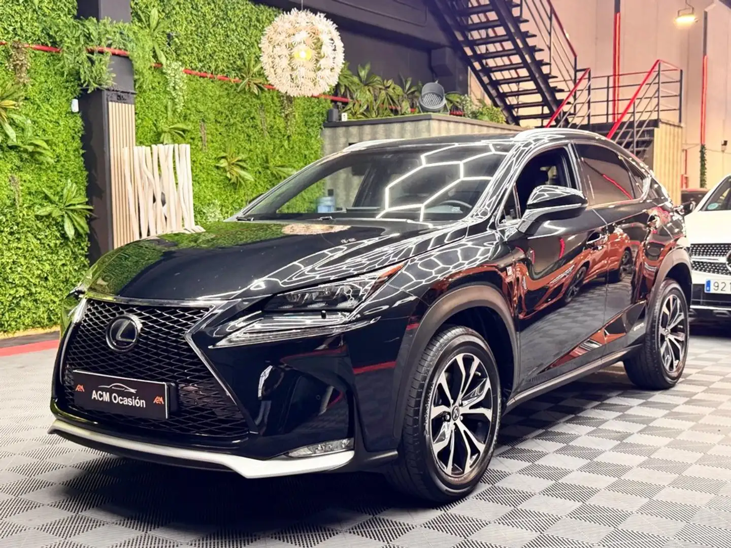 Lexus NX 300h 2.5 F Sport 4WD + Navibox Noir - 1
