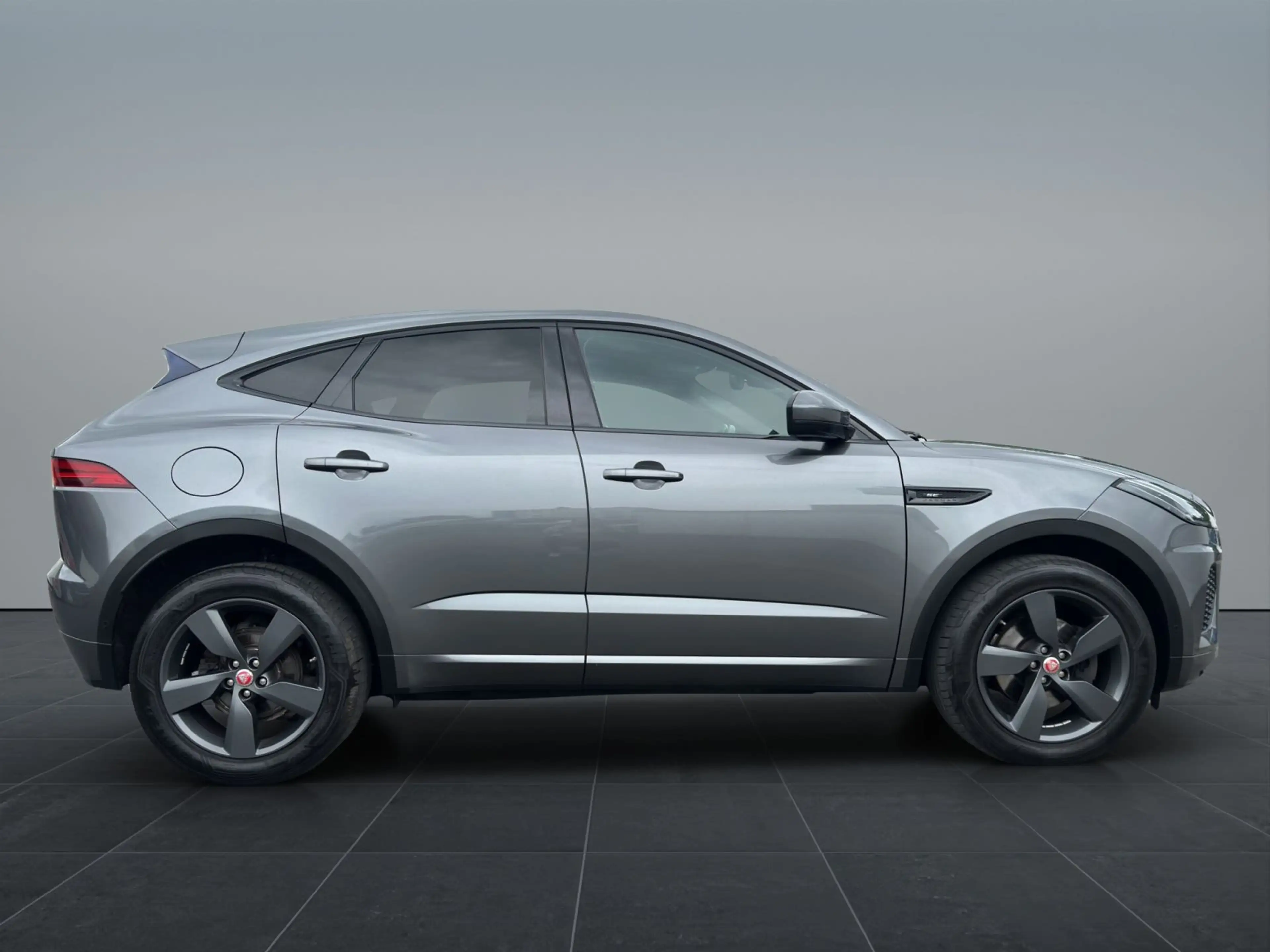 Jaguar E-Pace E-PACE D180 R-Dynamic SE WinterPaket 19 Zoll LED — photo 6