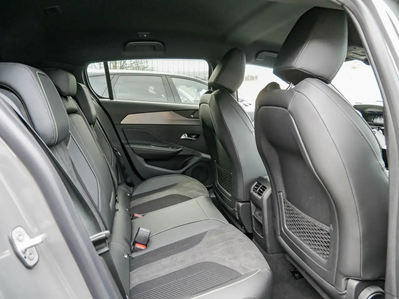 Peugeot 308 1.2 GT EAT8 130 SHZ AKTIVSITZE MATRIX-LED — معرض صور السيارة 20