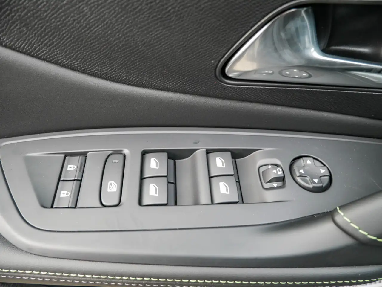 Peugeot 308 1.2 GT EAT8 130 SHZ AKTIVSITZE MATRIX-LED — معرض صور السيارة 24