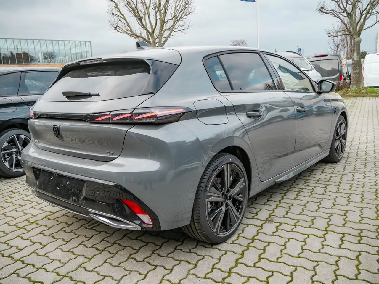 Peugeot 308 1.2 GT EAT8 130 SHZ AKTIVSITZE MATRIX-LED — معرض صور السيارة 19