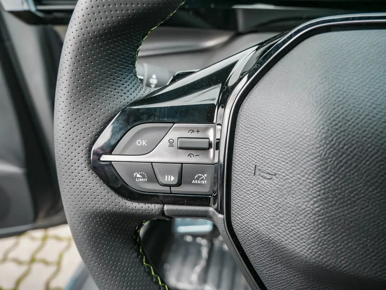 Peugeot 308 1.2 GT EAT8 130 SHZ AKTIVSITZE MATRIX-LED — معرض صور السيارة 15