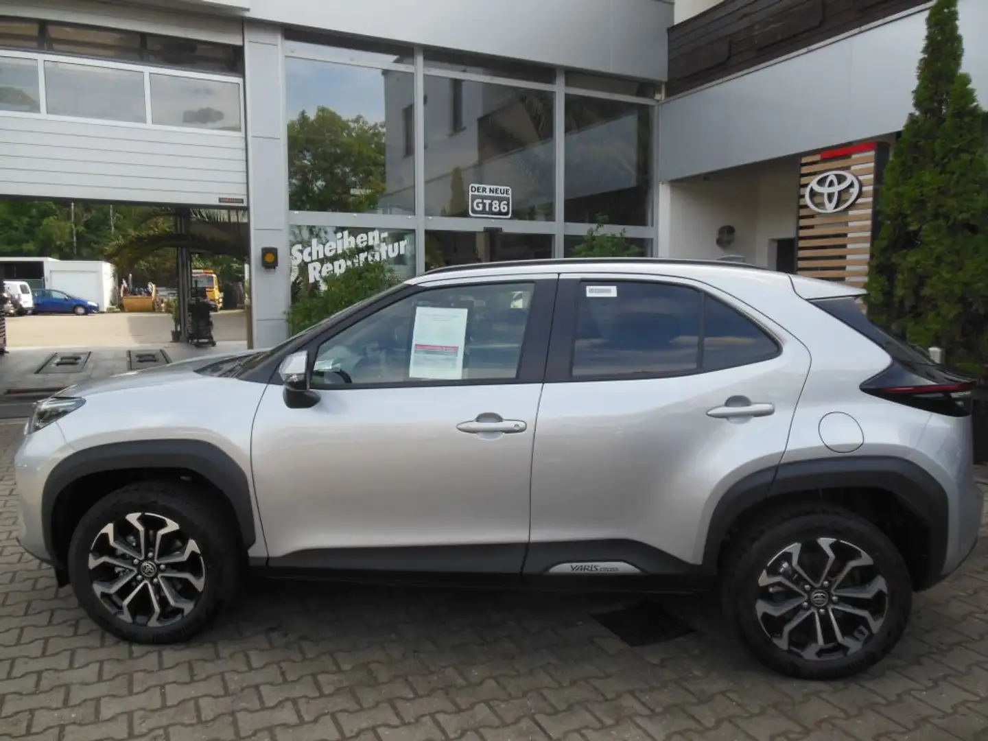 Toyota Yaris Cross Hybrid 130 1.5 VVT-i Teamplayer* m. Safety+Winter Argent - 2