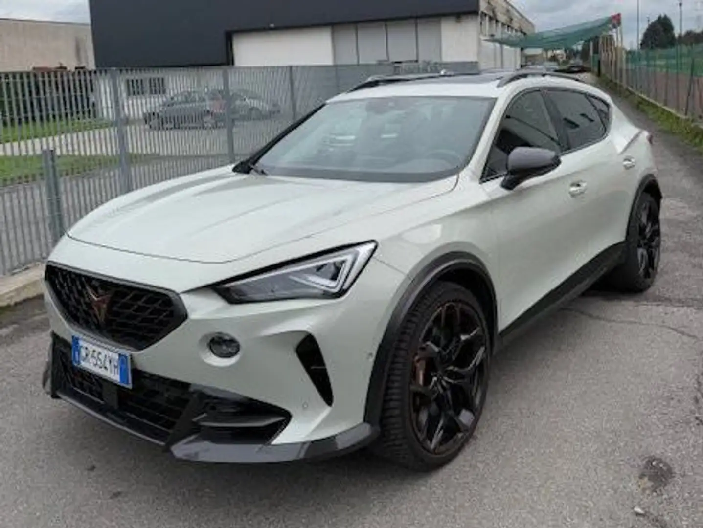 CUPRA Formentor VZ5 Formentor 2.5 tsi VZ5 Taiga Grey 4drive 390cv dsg Blanco - 1