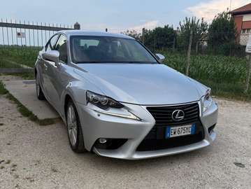 IS III 2013 300h 2.5 Executive cvt