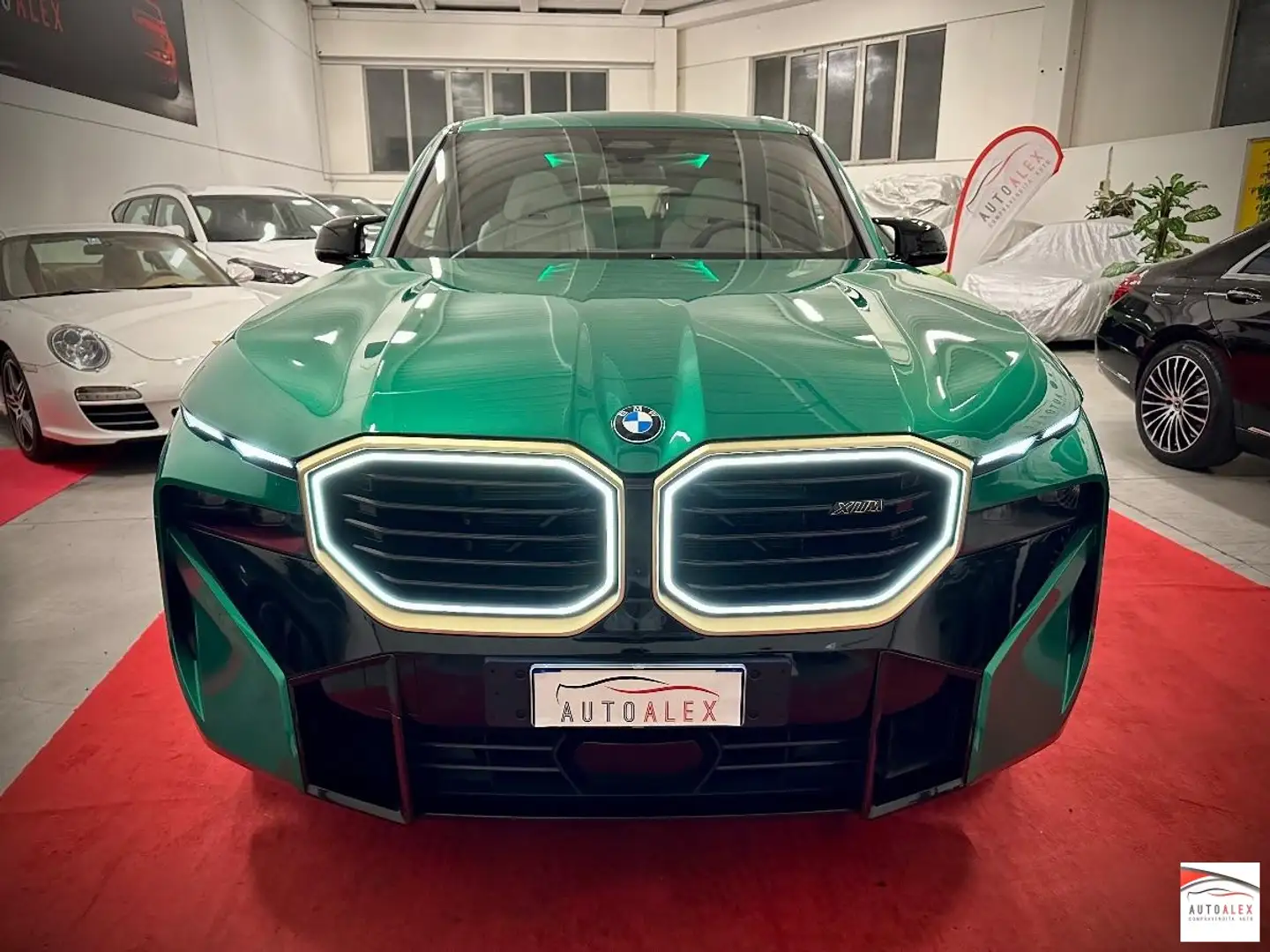 BMW XM 4.4 phev 653 cv Grün - 2