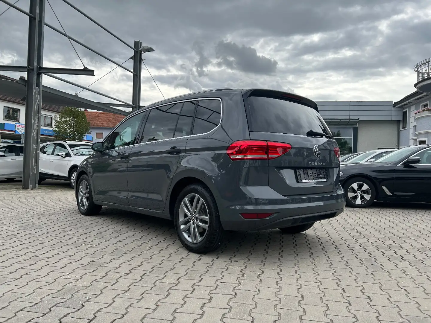 Volkswagen Touran 1.5 TSI Comfortline *LED Navi Sitzh. AHK* Gris - 2