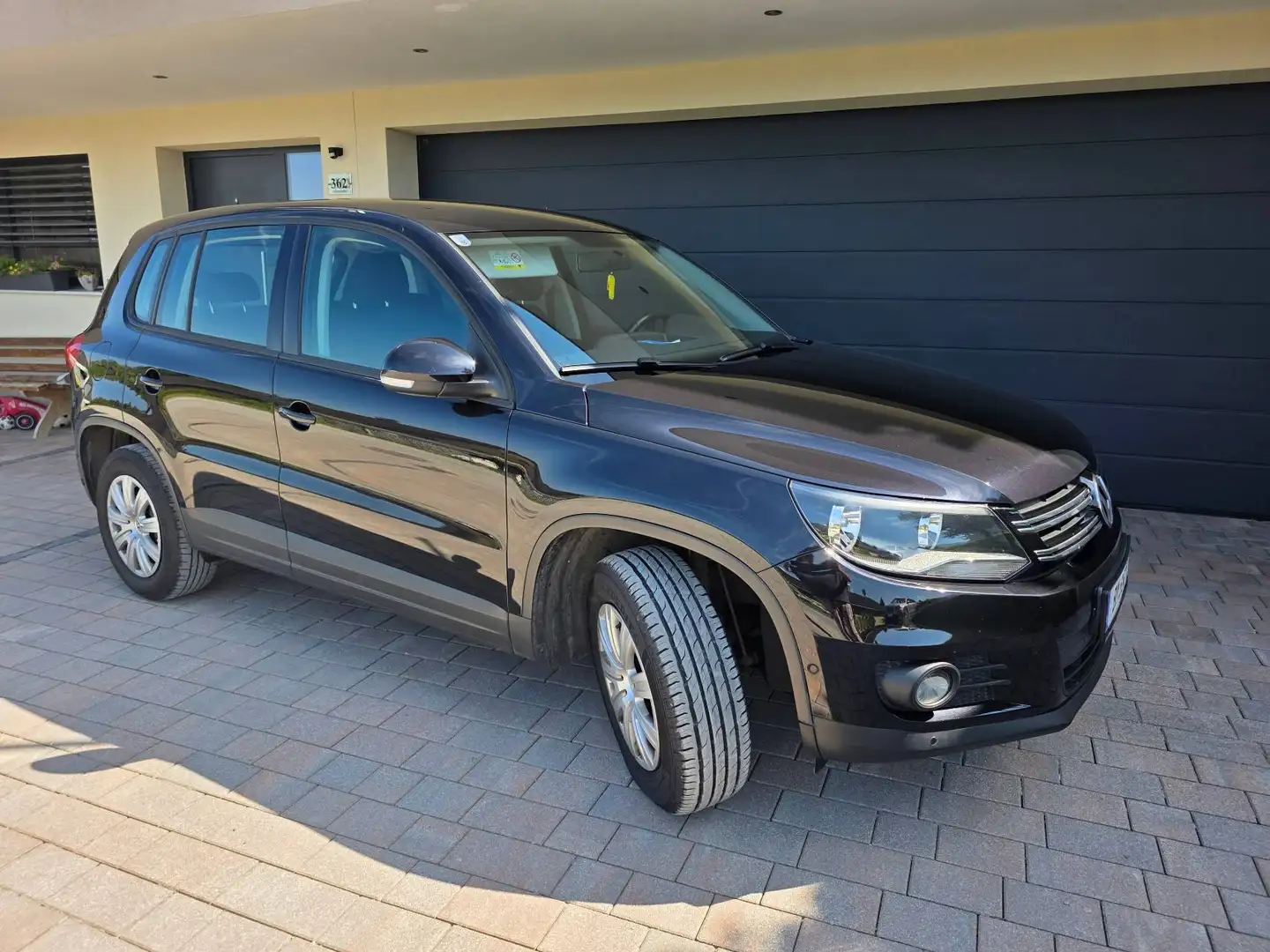 Volkswagen Tiguan VW Tiguan 1.4 TSI BMT | 2. Besitz | unfallfrei | 109.600 km | Pickerl 06/2027 Schwarz - 1
