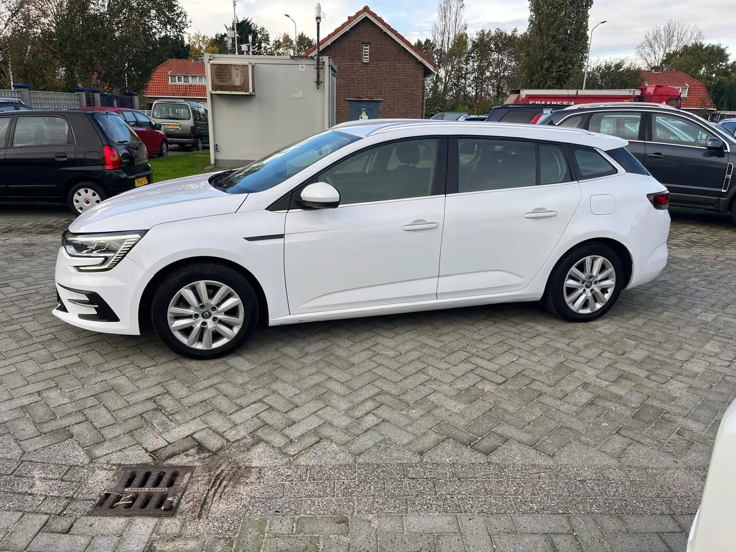 Renault Megane E-Tech Estate automaat 1.6 Plug-In Hybrid 160 Business Ed Wit - 2