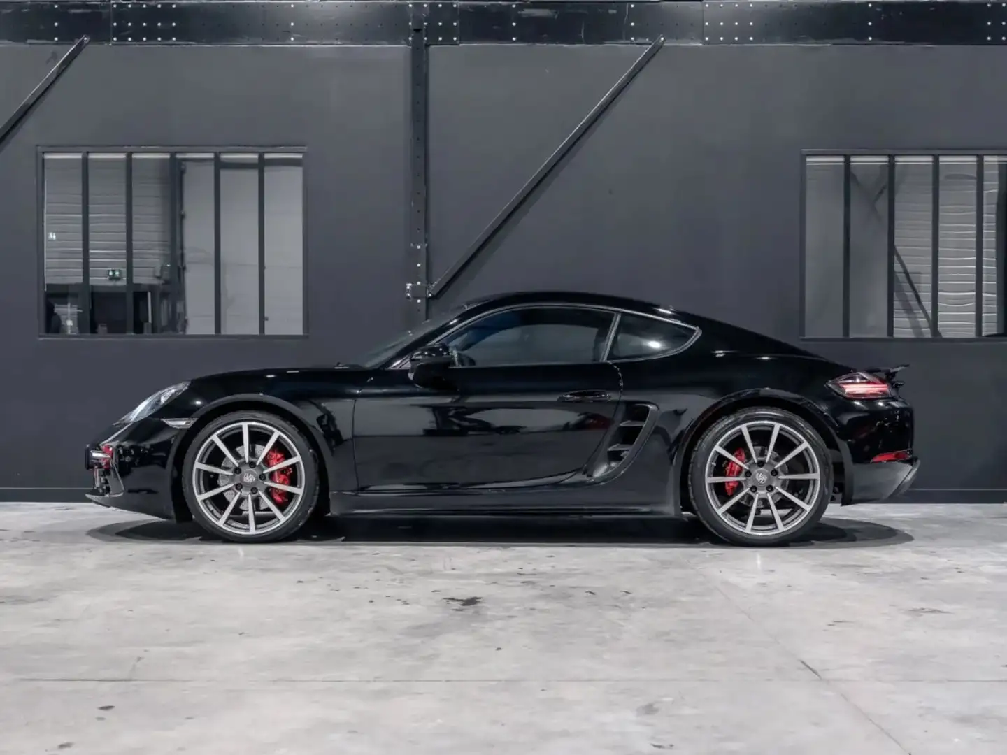Porsche 718 Cayman S - Spicy Motor Schwarz - 2