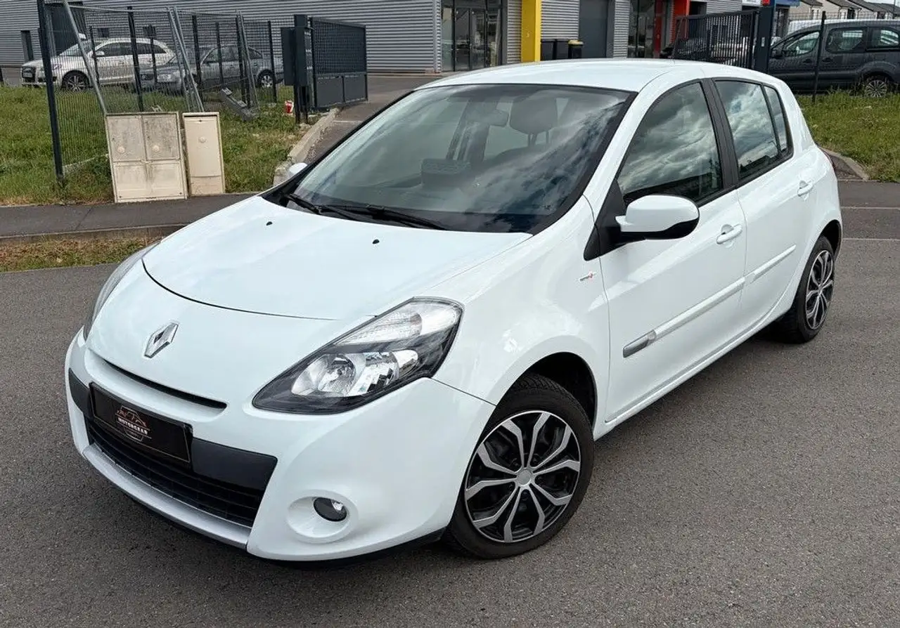 Renault Clio III TOMTOM EDITION 1.2 CARPLAY 75 CH
