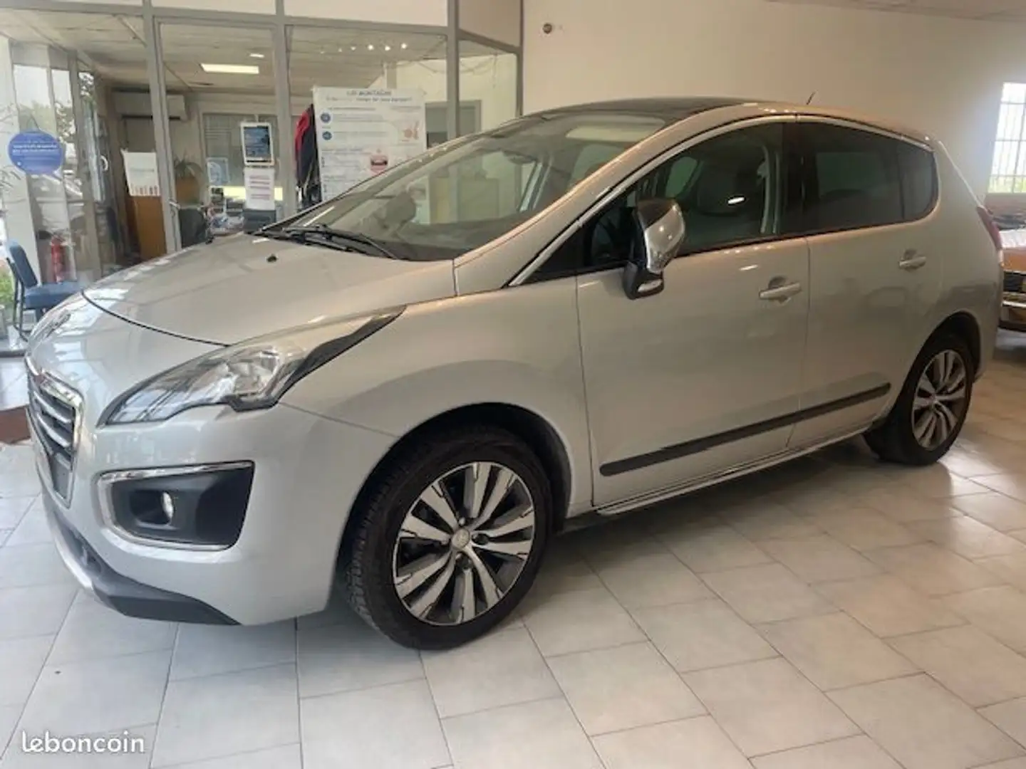 Peugeot 3008 1.6 hdi115 allure Gris - 1