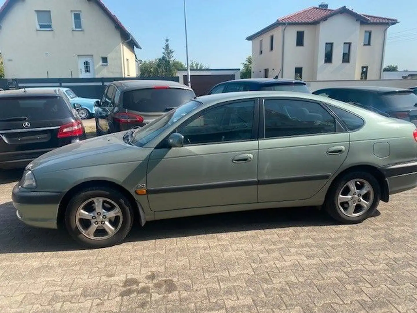 Toyota Avensis 2.0 linea sol mit Klima Grigio - 1