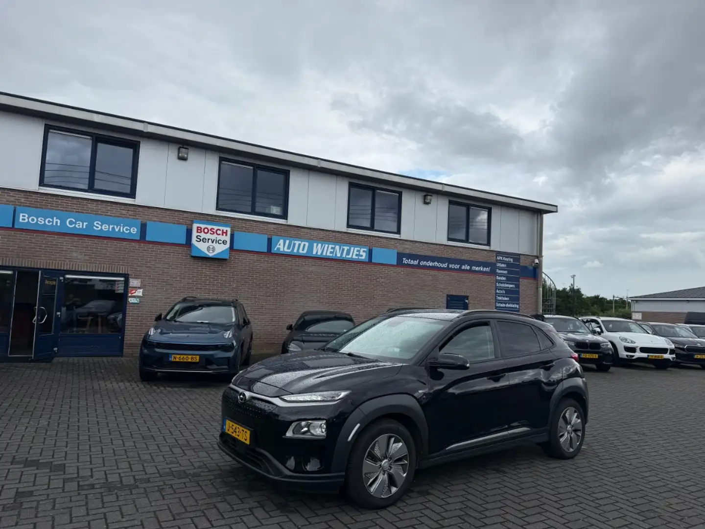 Hyundai KONA EV Fashion 64kWh | 3 fase | SOH 100% | Navi Zwart - 2