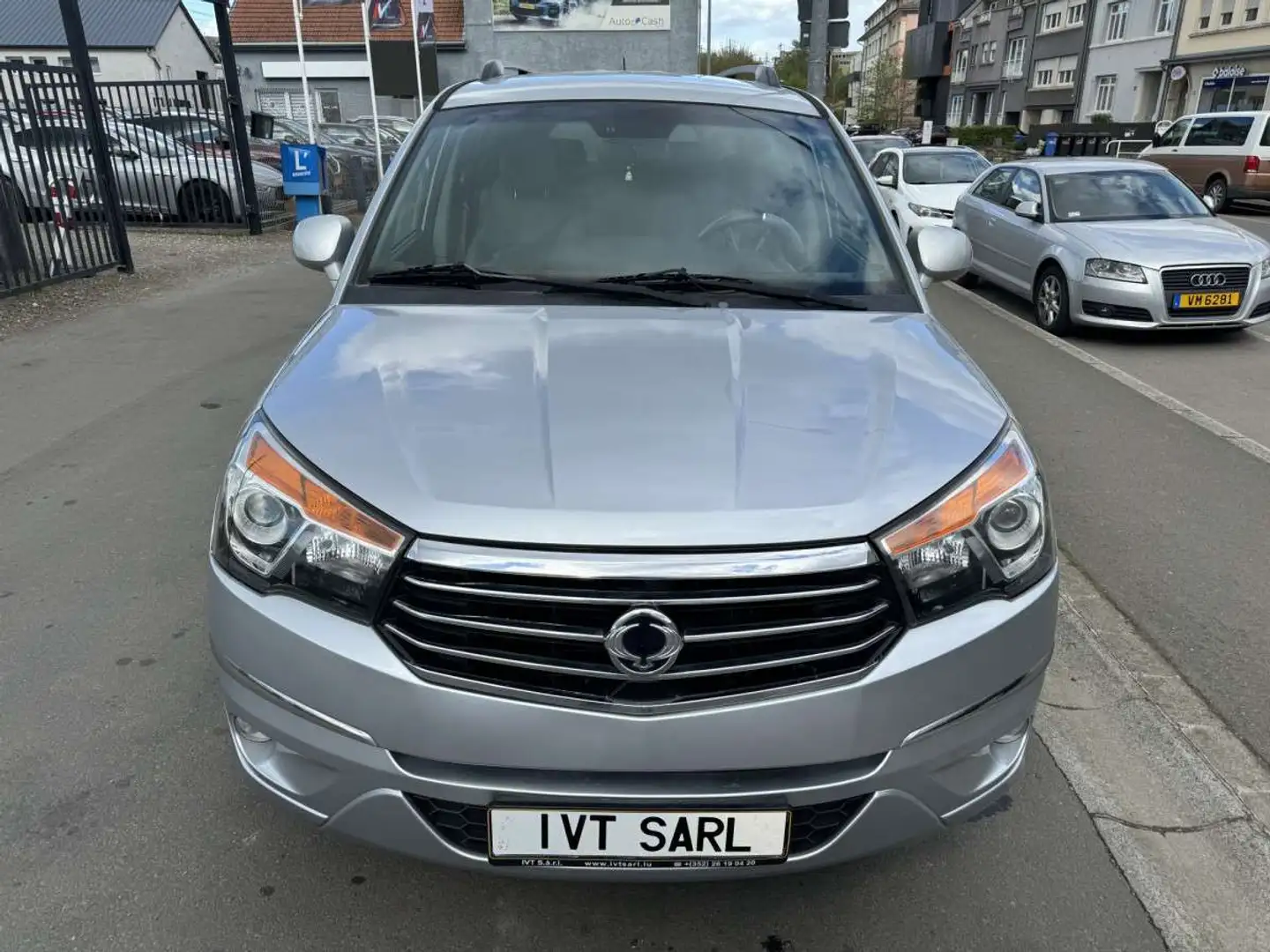 SsangYong Rodius 2.2 E-XDI 2WD 7 PLACES Silber - 2