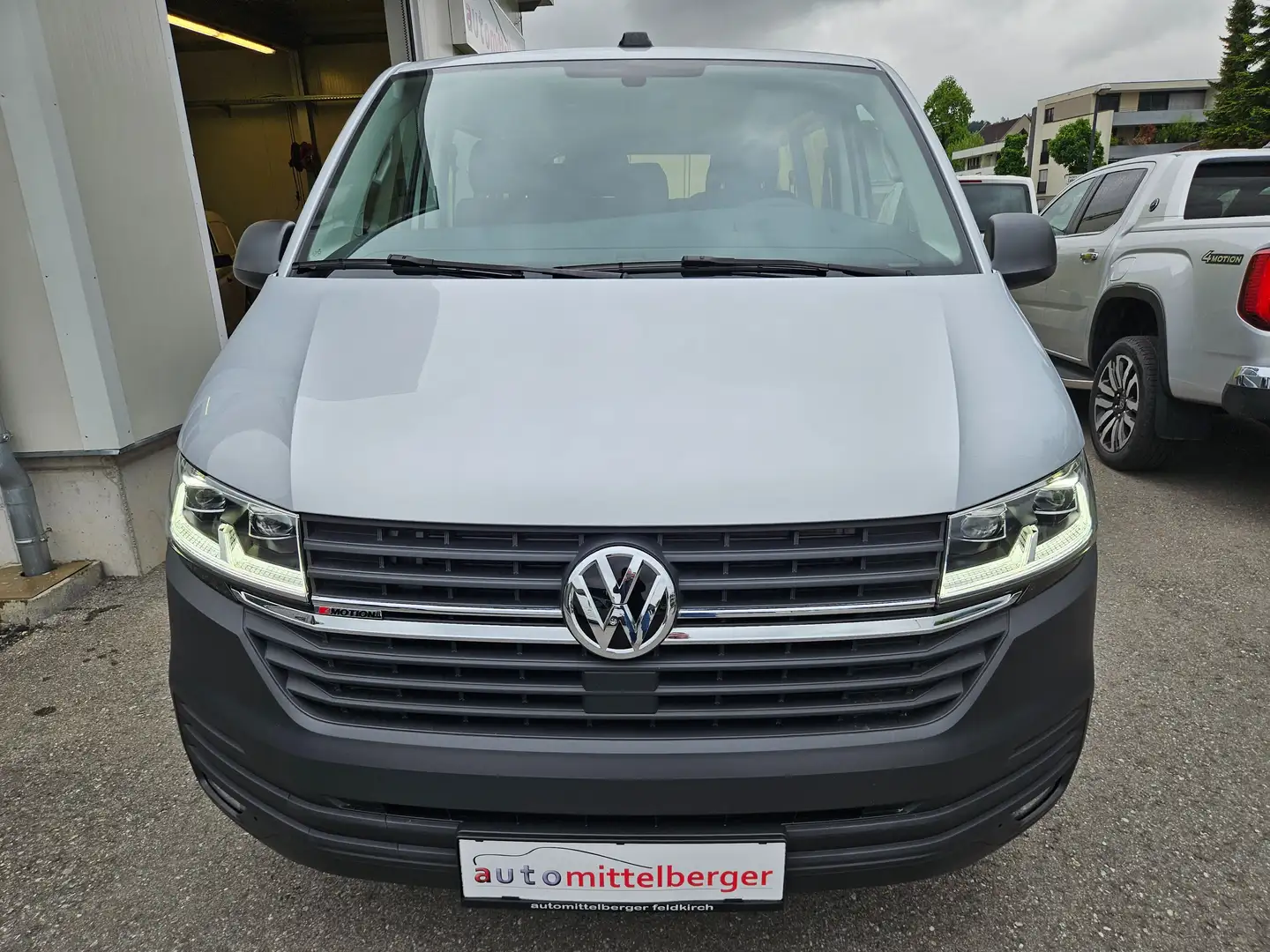 Volkswagen T6.1 Kombi LR TDI 4MOTION "LED, GRA, "Klima hinten & vorne" Silber - 2