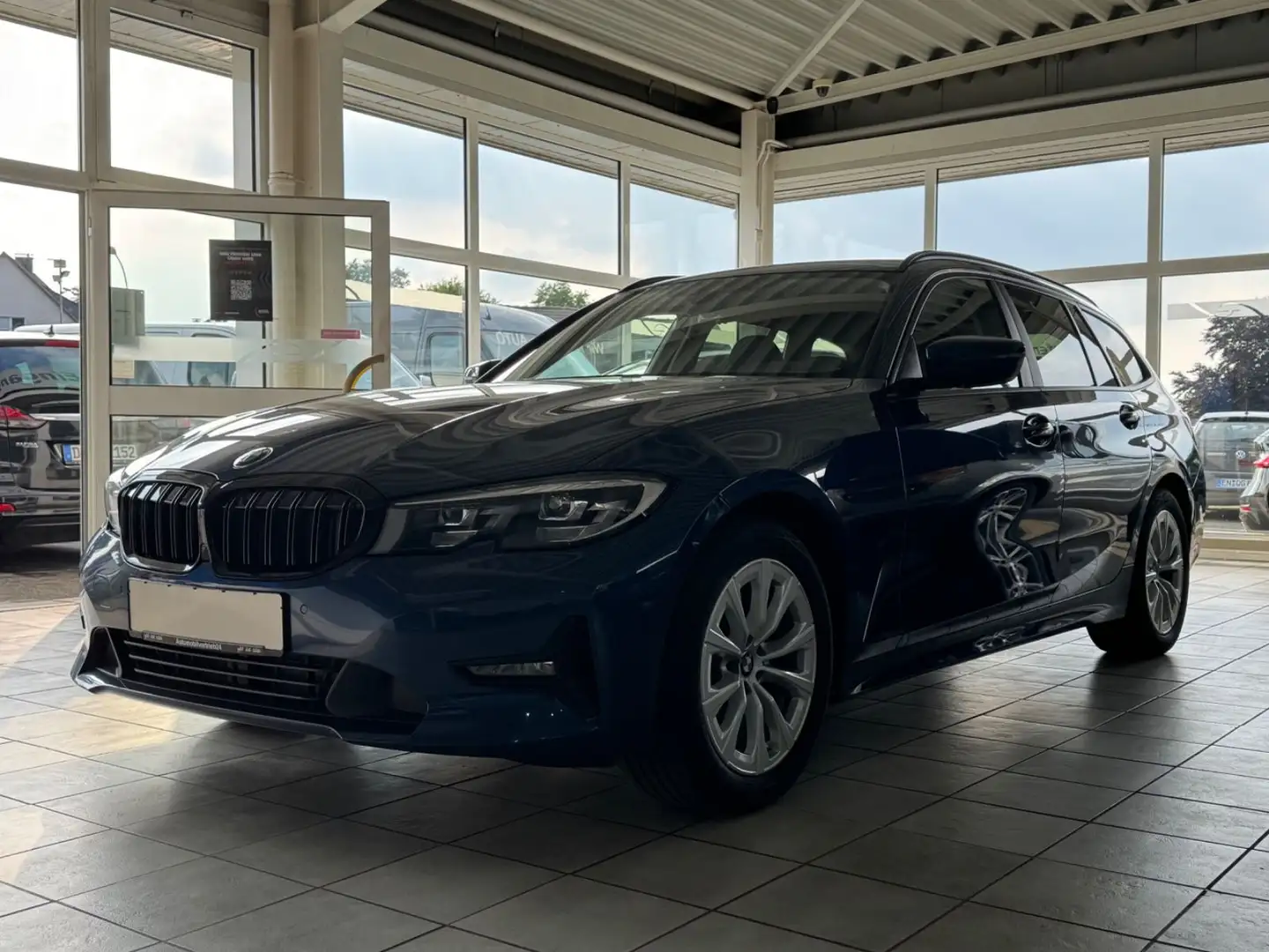 BMW 318 dA  Touring/LED/NAVI/SHZ/PDC/TEL/ALU/1.HD Blau - 1