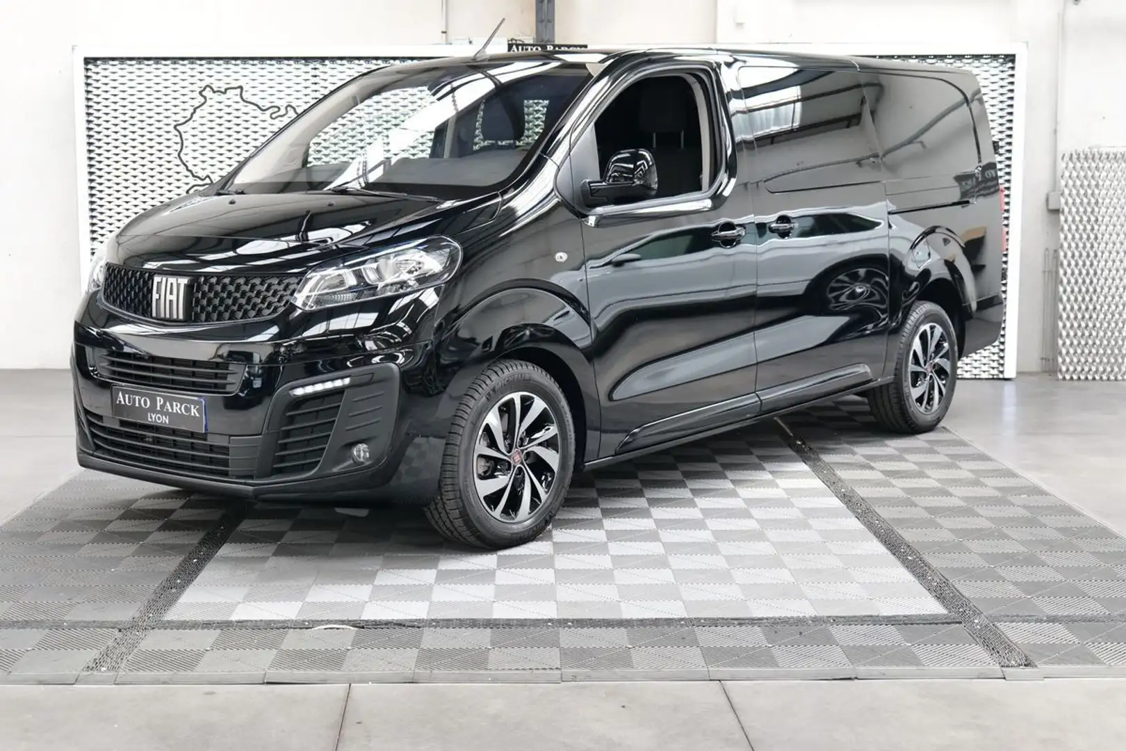 Fiat Scudo fg long 2.0 multijet 180ch bva pro lounge 6 places Noir - 1