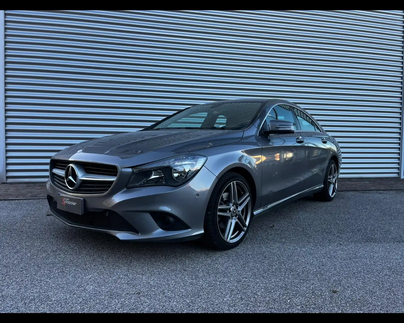 Mercedes-Benz CLA 180 EXECUTIVE Gris - 1