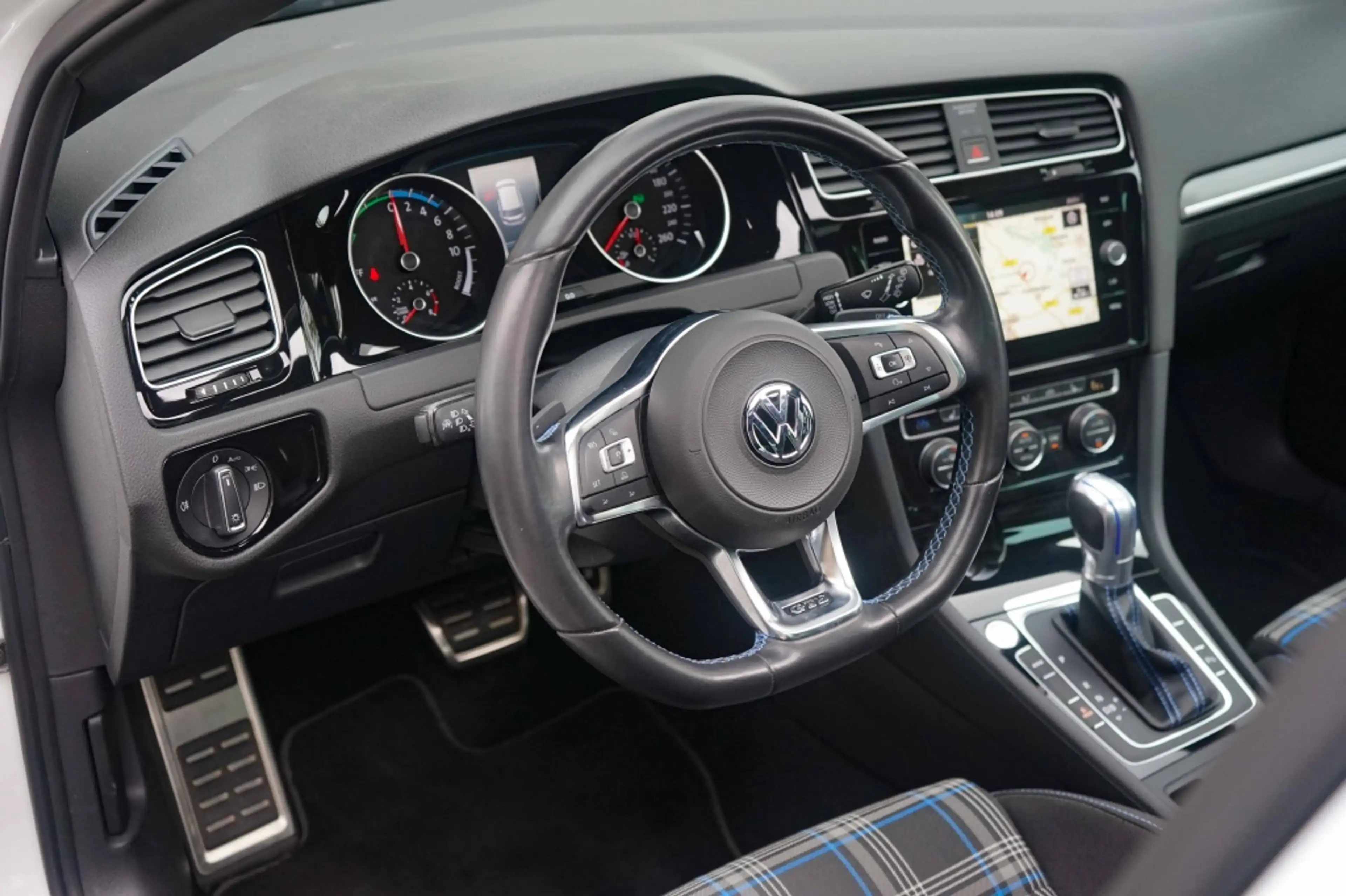 Volkswagen Golf GTE 7.5 Facelift/Panoramadak/Trkhk/ACC/R-Cam/Parelmoer — photo 17