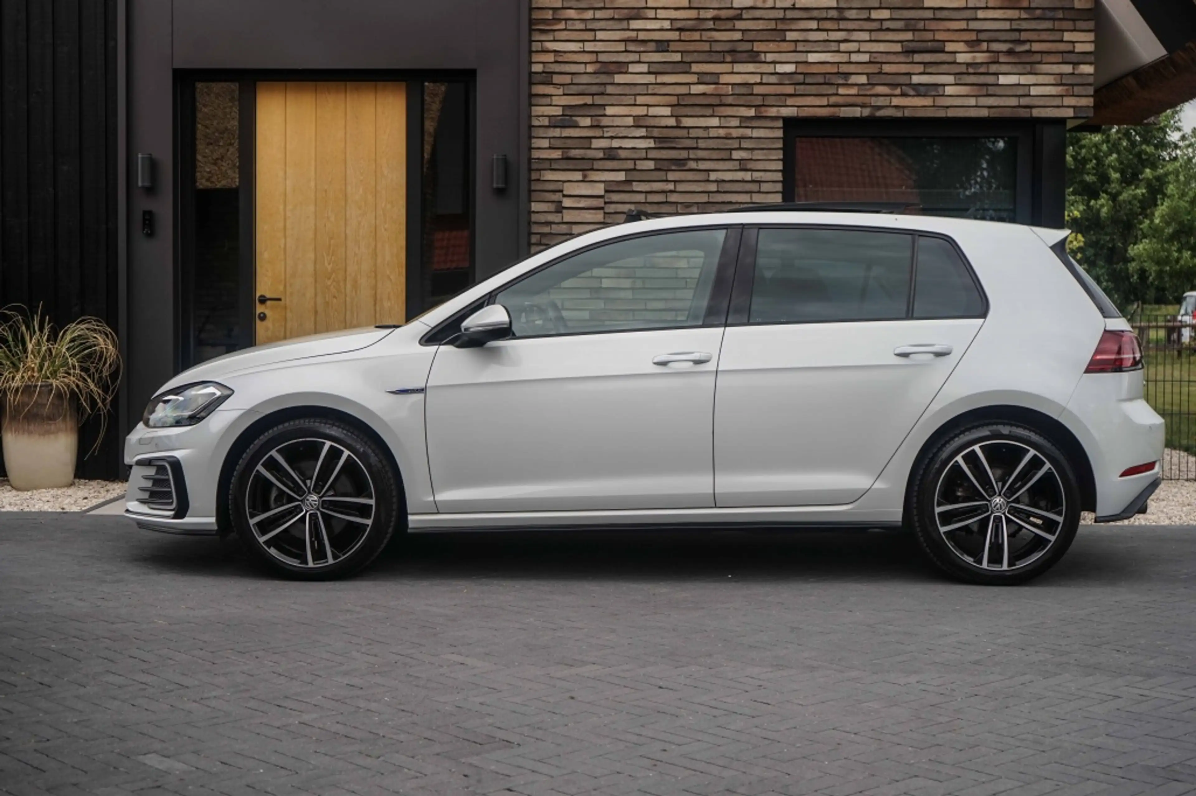 Volkswagen Golf GTE 7.5 Facelift/Panoramadak/Trkhk/ACC/R-Cam/Parelmoer — photo 6