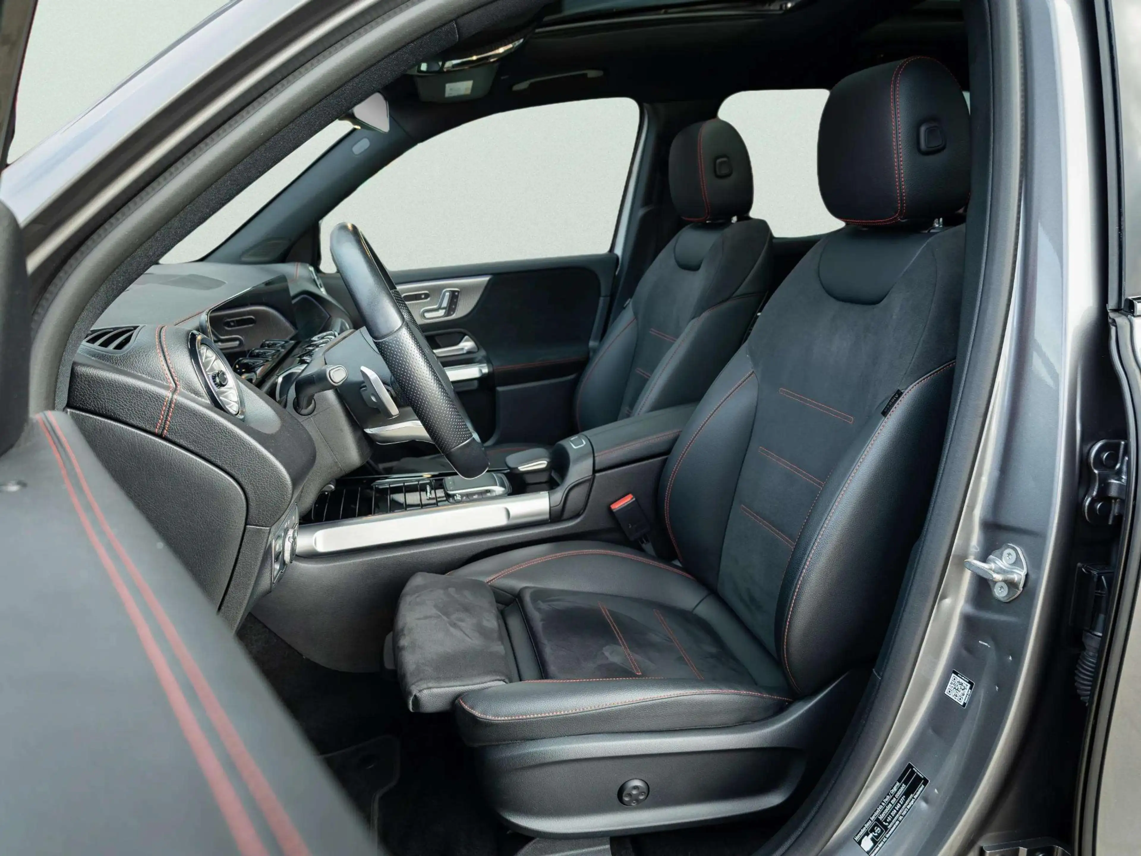 Mercedes-Benz EQB 300 4MATIC AMG Line 7p. 67 kWh | Panorama dak — photo 10