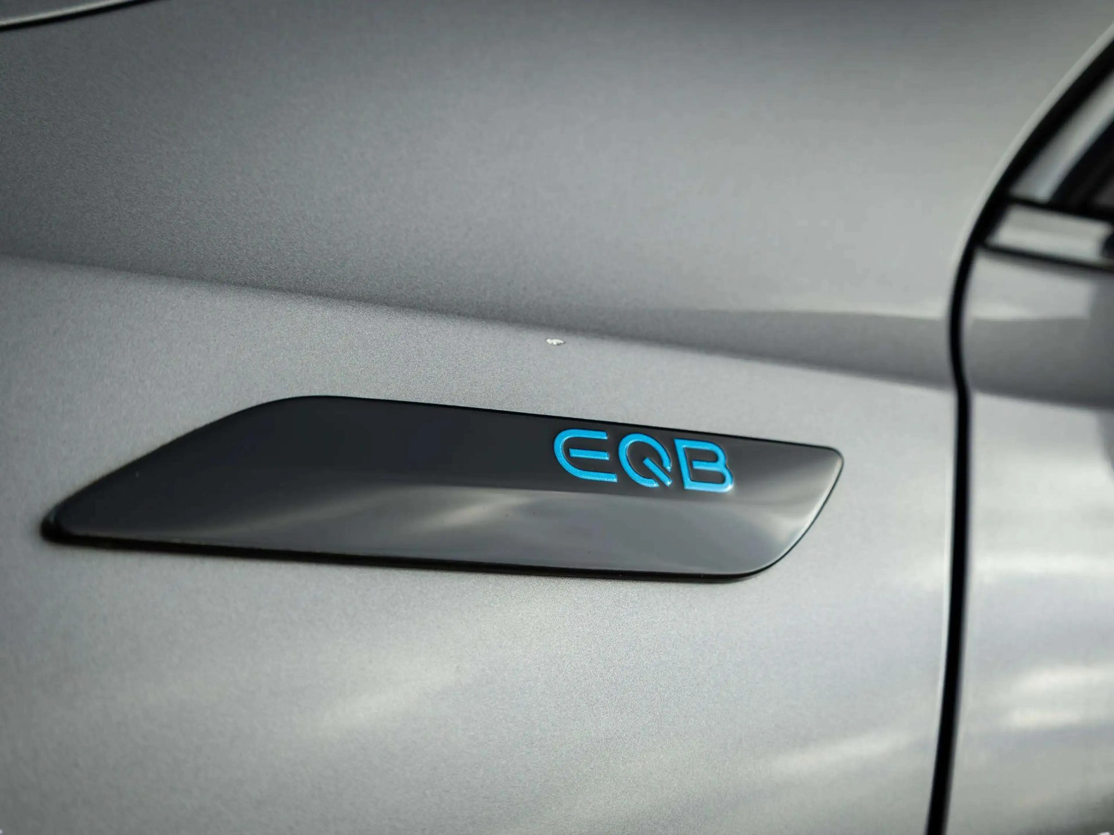 Mercedes-Benz EQB 300 4MATIC AMG Line 7p. 67 kWh | Panorama dak — photo 8