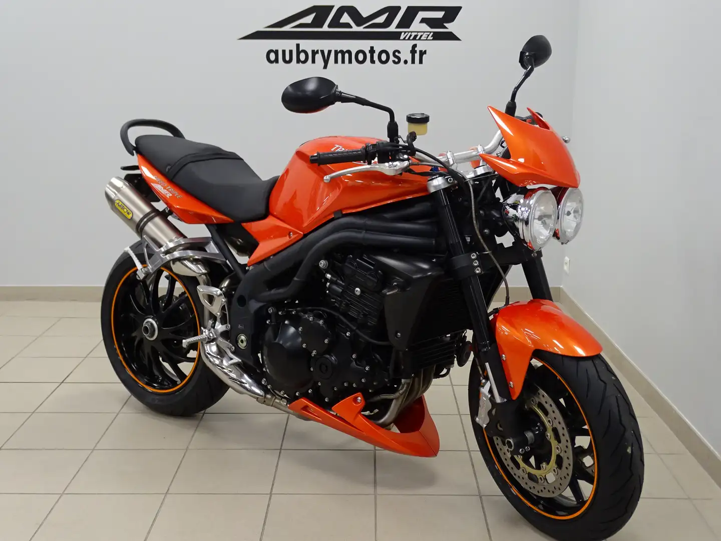 Triumph Speed Triple 1050 Oranžová - 1