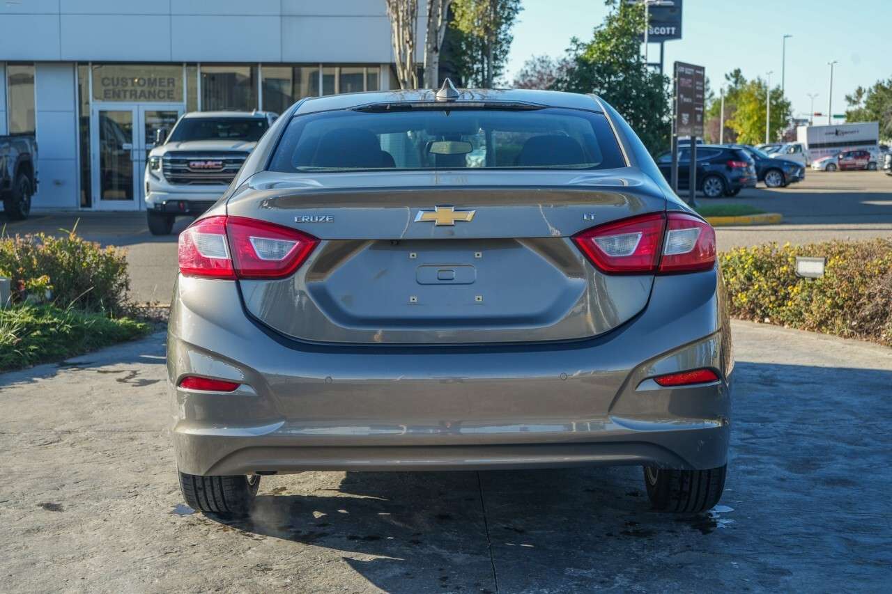 2019 Chevrolet Cruze Sedan LT — photo 1