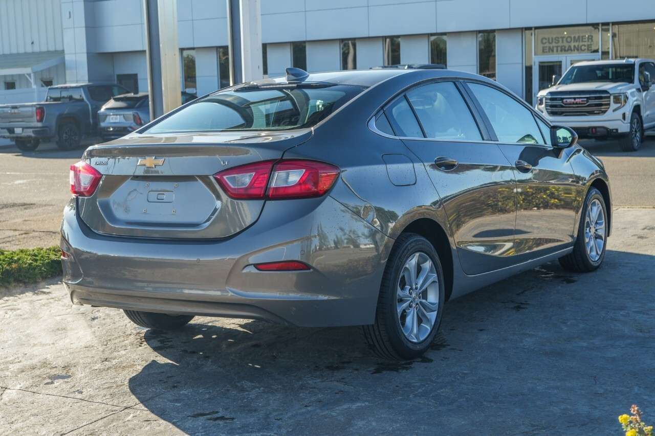 2019 Chevrolet Cruze Sedan LT — photo 1