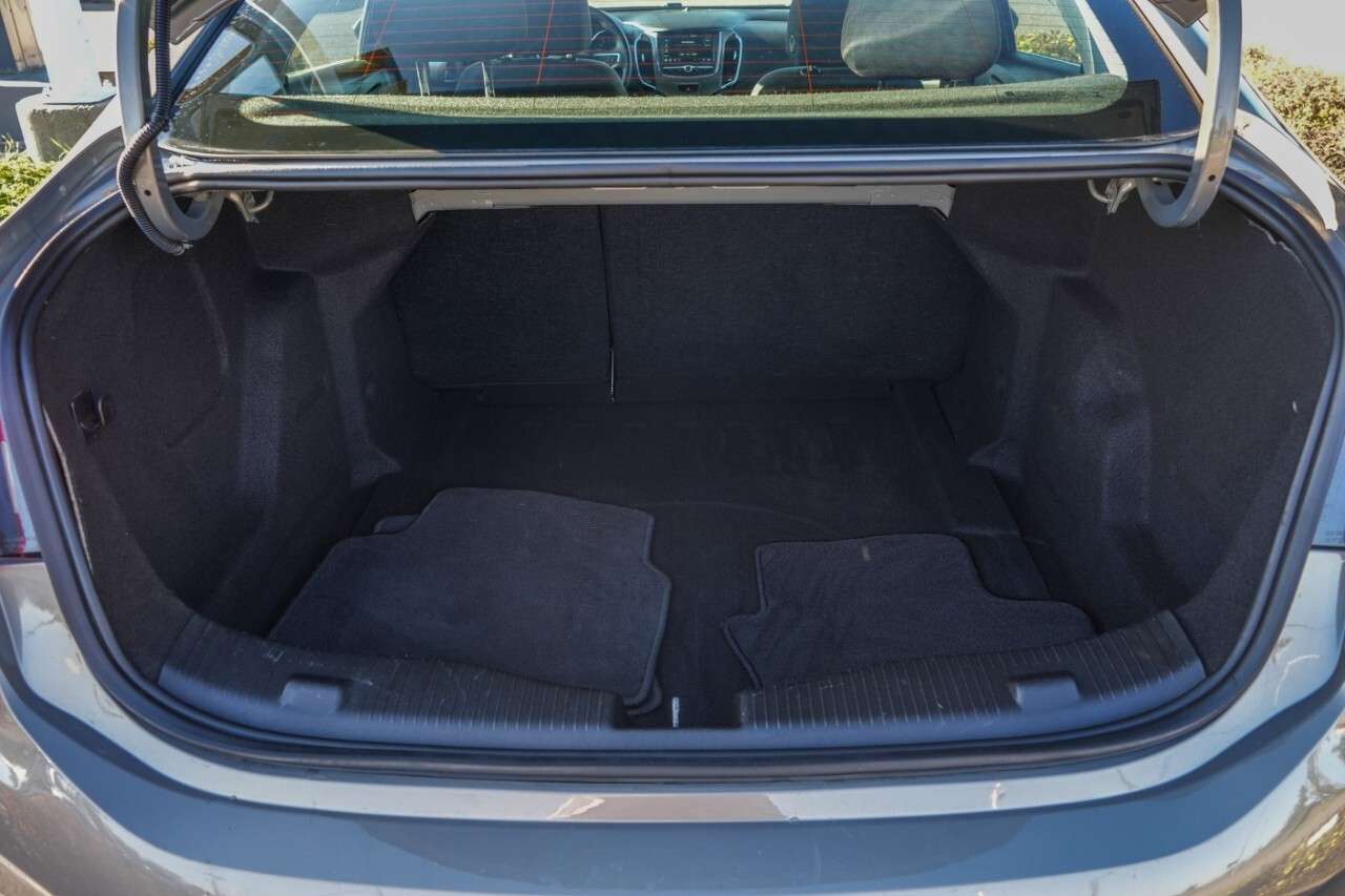 2019 Chevrolet Cruze Sedan LT — photo 1