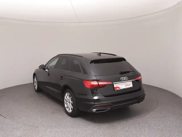 Audi A4 view 5