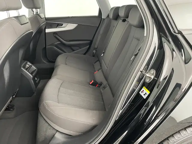 Audi A4 view 11