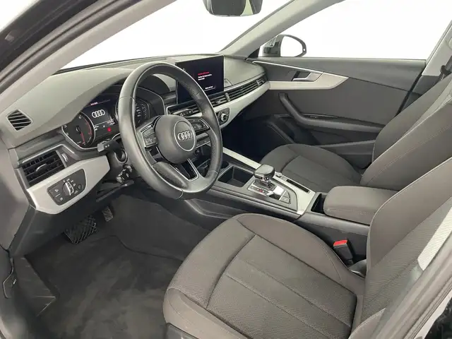 Audi A4 view 8
