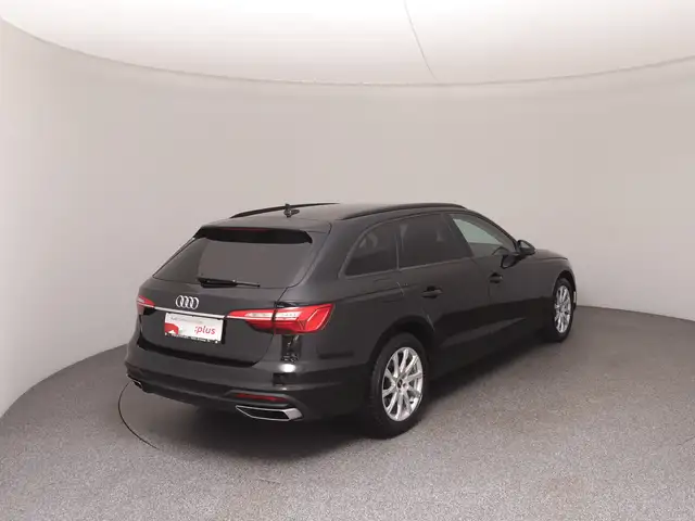 Audi A4 view 4