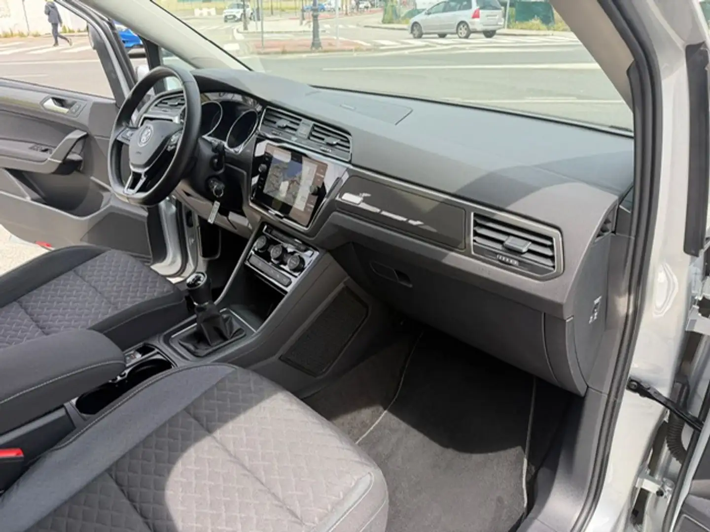 Volkswagen Touran 2.0TDI CR BMT Advance 110kW RAC Gris - 2