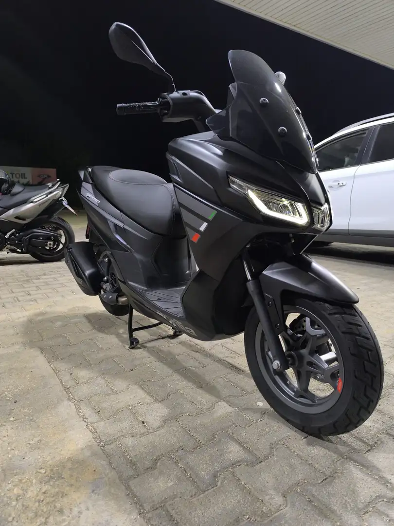 Aprilia SXR 50 Fekete - 2